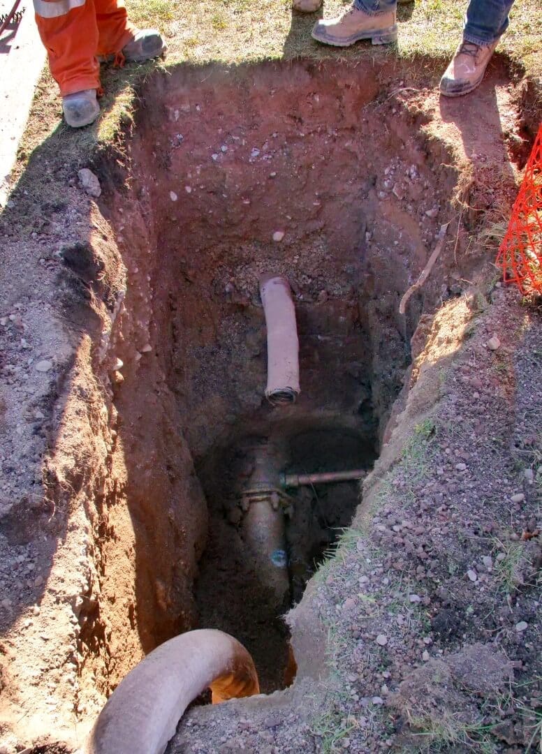 Daylighting hole in ground