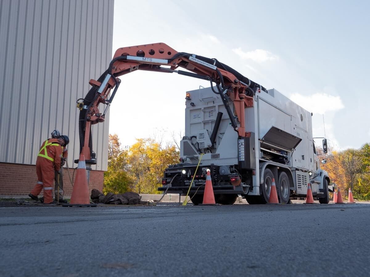 dry vac excavation truck